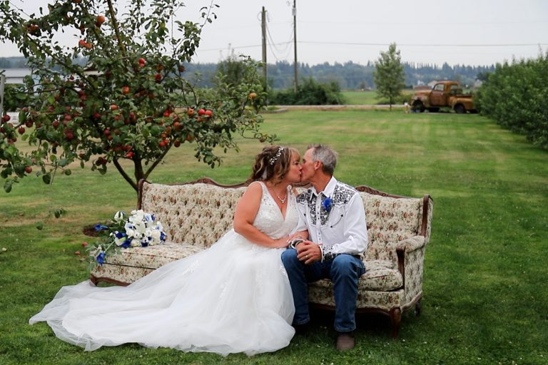 hitchin post wedding - ryan-and-denise-couch-kiss